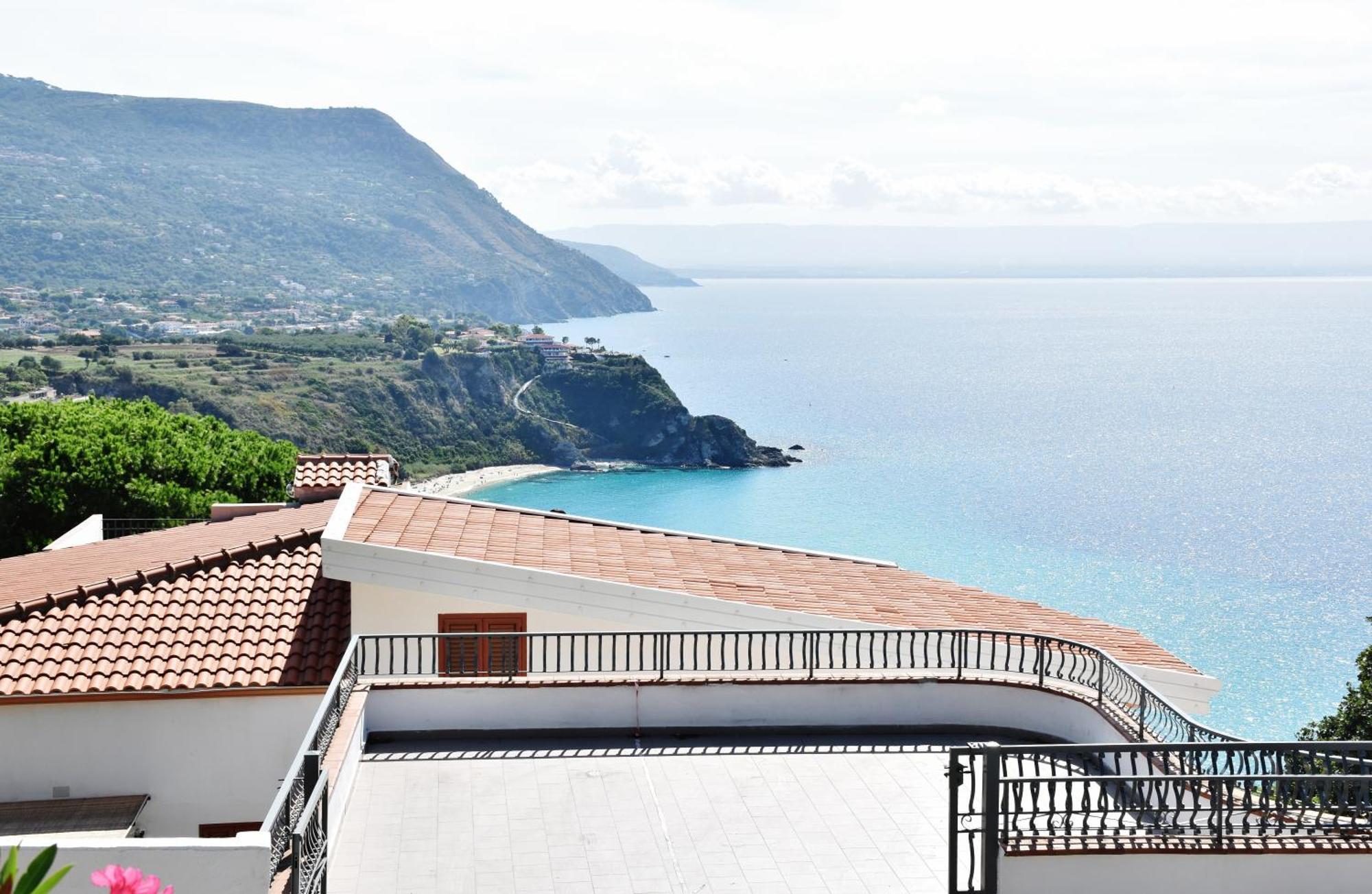 Calabria Beach Villa'S Capo Vaticano Exterior photo